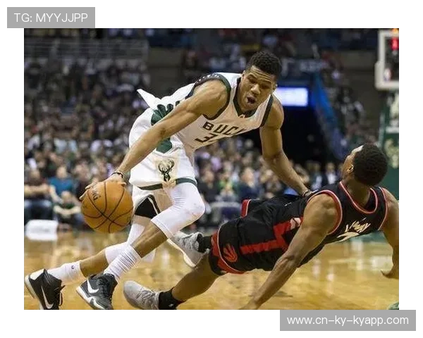 字母哥送出亲笔信鼓励退役球员，暖心榜样再现