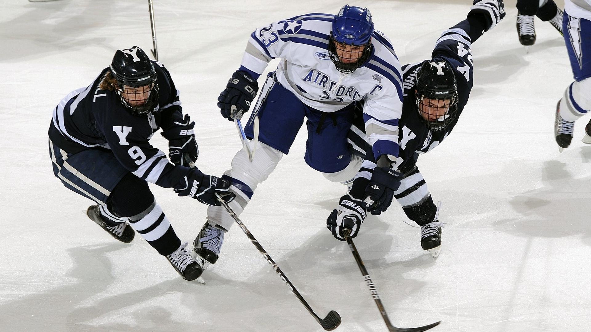 “马科斯·梅特罗的精准传球与冲刺能力，打破美洲狮队的进攻瓶颈”