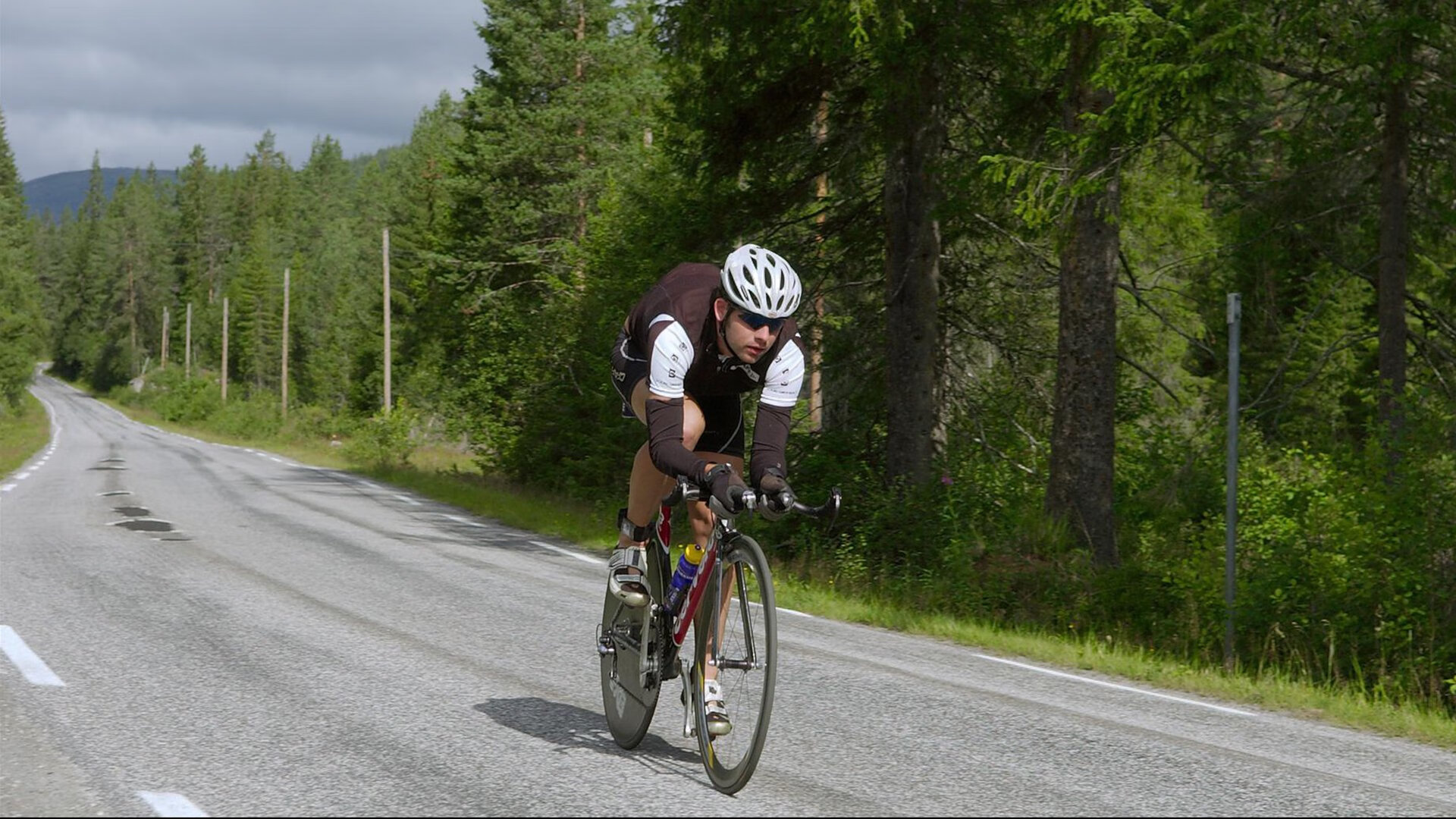 仰泳选手起跳入水密集滑行段延长，仰泳规则