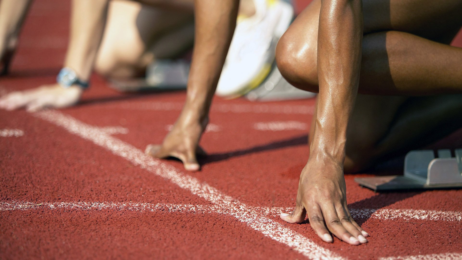 全黑队反击速度快，迅速转守为攻，成为赛事亮点，全黑队服